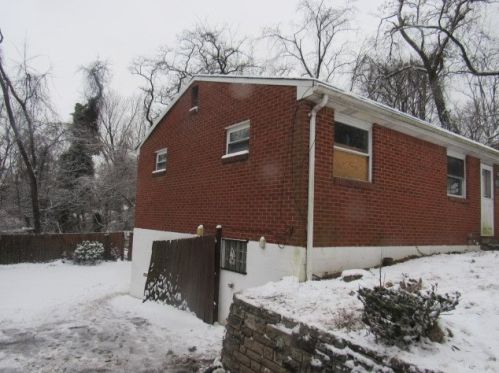8011 Mark Dr, Verona, PA 15147-1647