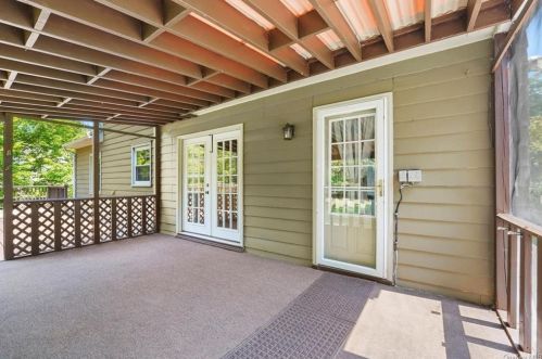 17 Widmer Rd, New Hamburg NY  12590-3019 exterior