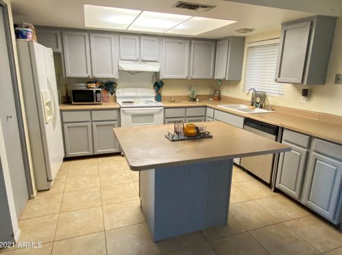 12441 49th Ave, Glendale, AZ 85304-2211