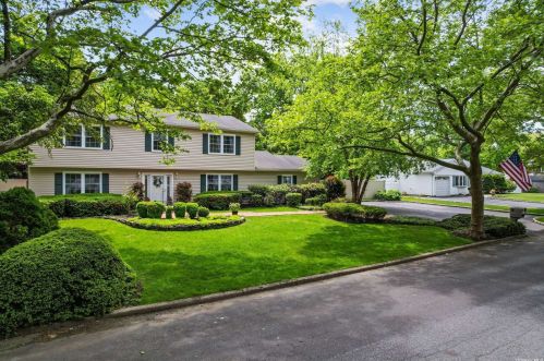 6 Millbury Ln, South Setauket, NY 11720-1247