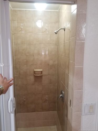 6957 7th Ave, Hialeah FL  33014-4872 exterior