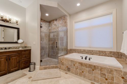 1410 Bristlecone Dr, Chenequa WI  53029-8653 exterior