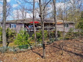 125 Talon Dr, Tannersville, PA 18372-7810