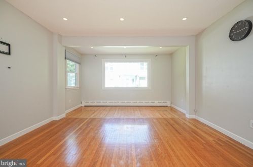 404 Maple Ave, Camden NJ  08109-2021 exterior