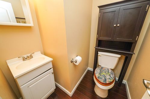 88 Doges Promenade, North Lindenhurst NY  11757-6405 exterior