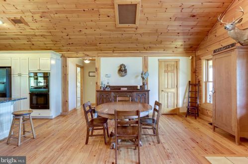 3714 Mountain Rd, Haymarket VA  20169-1739 exterior