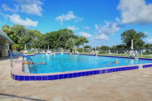 925 Hawthorn Cir, Sebastian FL  32976-7500 exterior