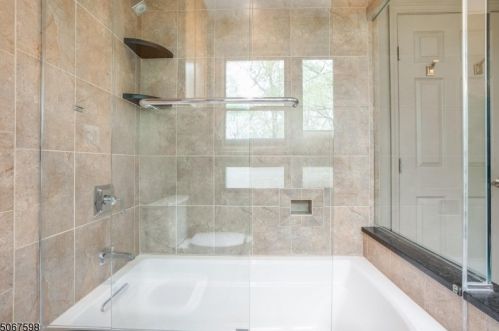 14 Pine Hill Rd, Annandale NJ  08801-3503 exterior