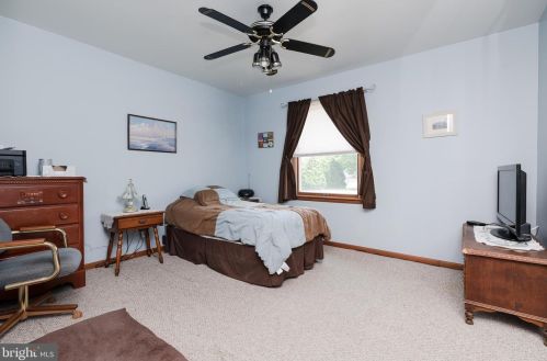 6 Pendleton Dr, Berlin Boro NJ  08009-9672 exterior