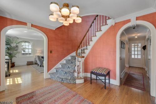 10 Greenview Way, Montclair, NJ 07043-2532