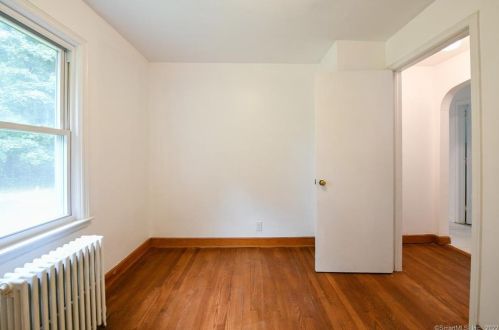54 Henry St, Waterbury CT  06708-2608 exterior