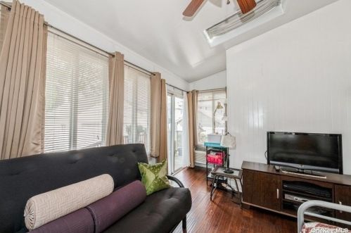 99 Melrose Ave, East Rockaway NY  11518-1005 exterior