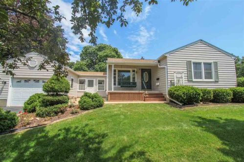 95 Berkshire Rd, Waterloo, IA 50701-4001
