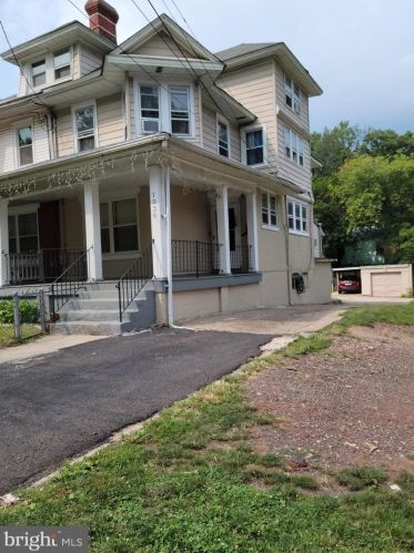 1030 Stuyvesant Ave, Trenton, NJ 08618-3441