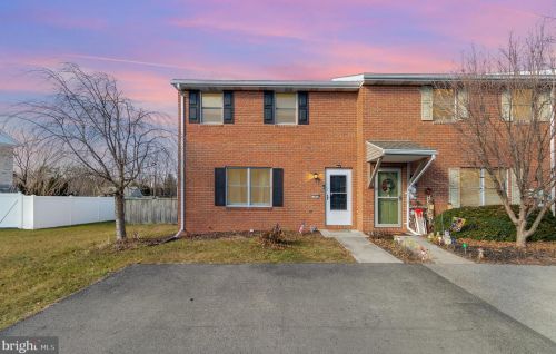 105 Lee Ann Ct, West Enola PA  17025-1900 exterior
