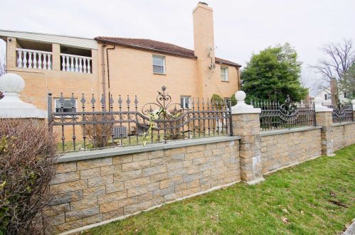 216-05 85th Ave, Jamaica, NY 11427-1110