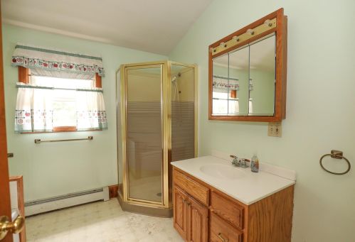 16 Fordway Rd, Raymond NH  03077-2459 exterior