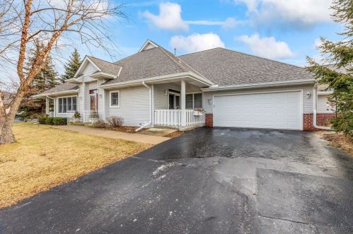 517 Sutherland Cir, Oconomowoc, WI 53066-6410