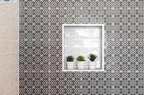 5926 Dover St, Oakland CA  94609-1426 exterior