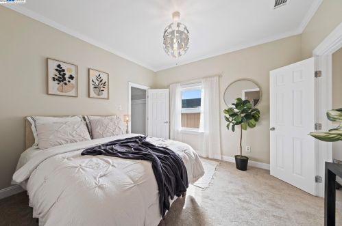 1836 39th Ave, Oakland, CA 94601-4128
