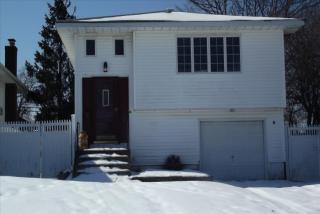 139 Verona Pkwy, North Lindenhurst, NY 11757-6122