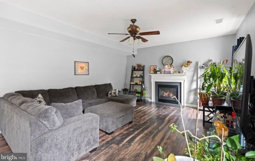 18823 Pier Trail Dr, Triangle VA  22172-2347 exterior