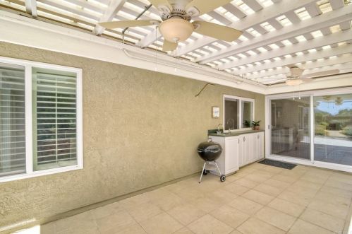30065 Villa Alturas Dr, Temecula CA  92592-2105 exterior