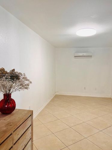 2637 9th Ct, Hialeah FL  33010-1223 exterior