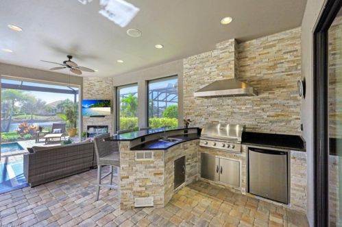 9243 Rialto Ln, Naples FL  34119 exterior
