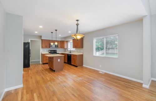 8424 Woodcreek Dr, Florence KY  41042-8261 exterior