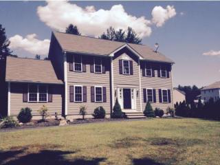 88 Old Derry Rd, Londonderry NH  03053-2216 exterior