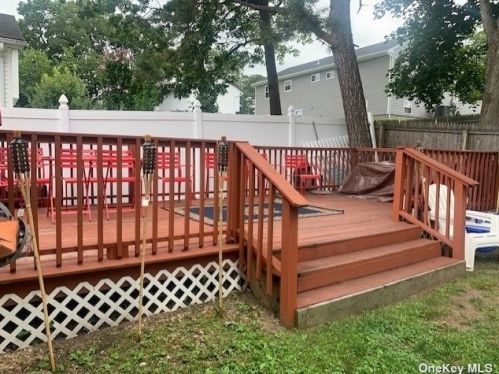 134 24th St, Wheatley Heights NY  11798-2108 exterior