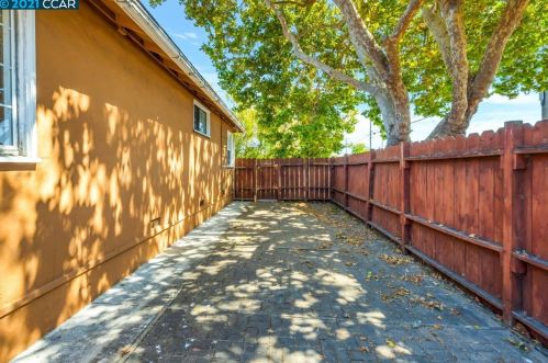 997 Hacienda Ave, San Lorenzo CA  94580-2856 exterior