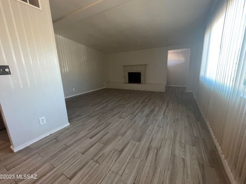 2749 Alvernon Way, Tucson AZ  85712-1849 exterior