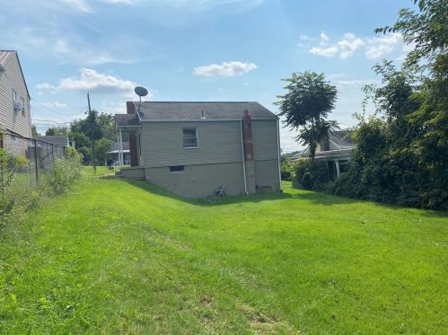 17 Virginia Dr, Mckeesport PA  15133-1005 exterior