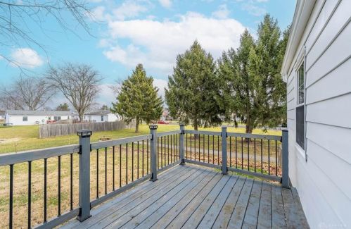 180 Woburn Farm Cir, Englewood OH  45322-3425 exterior