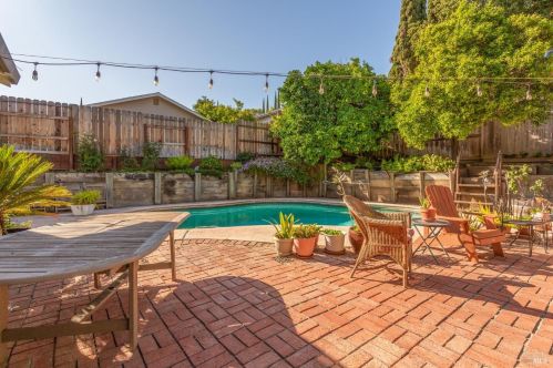 430 Willamette Dr, Vacaville CA  95688-4228 exterior