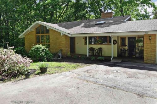 991 Victory Hwy, Coventry, RI 02827-1725