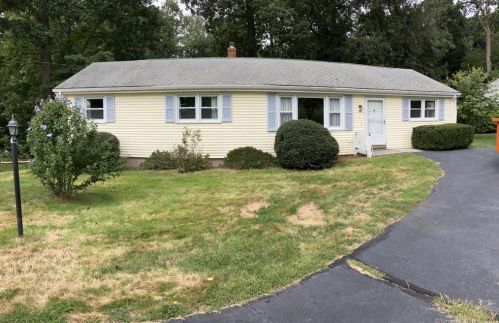 14 Evergreen Dr, North Branford, CT 06471-1433