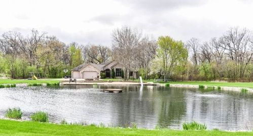 27633 Apple Rd, Waterford, WI 53185-4601
