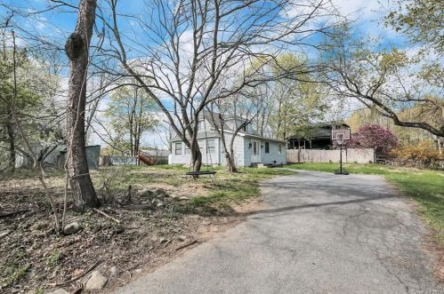 14 Santee St, Middletown, NY 10940-2313