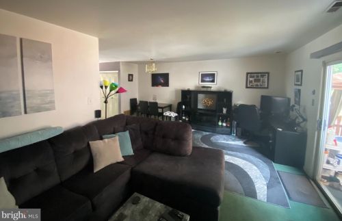 19 Tyler Ln, Berlin Boro NJ  08009-9463 exterior