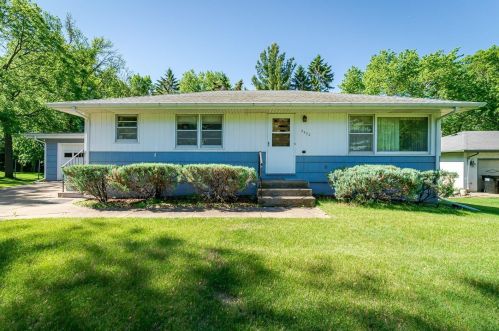 2422 53rd St, South Saint Paul MN  55076-1210 exterior