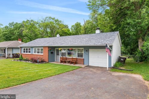 2943 Stoney Creek Rd, Norristown, PA 19401-1317