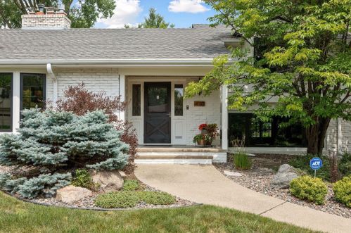 4110 Basswood Rd, Minneapolis, MN 55416-3847