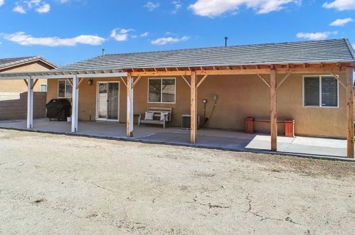 43123 Fleetwood Dr, Lancaster CA 93535-5213 exterior