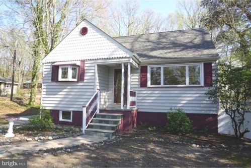108 Bell Ave, Barrington, NJ 08007-1305