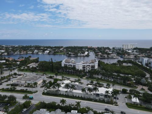 1050 Heritage Club Cir, Delray Beach, FL 33483-3482