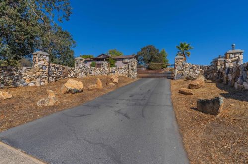 6731 Mccauley Rd, Valley Springs, CA 95252-9126