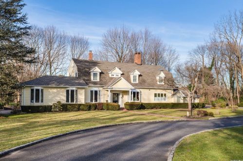 9 Pinewood Rd, Westbury, NY 11568-1605